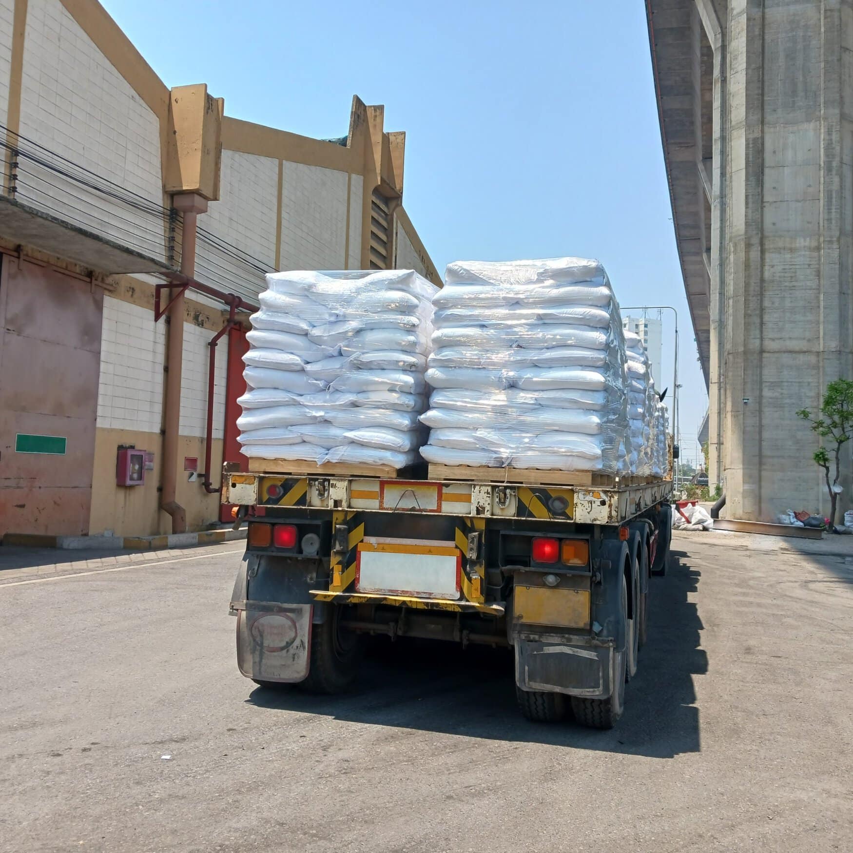 Pakistan wants to import 200,000 metric tonnes of urea