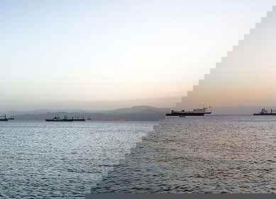 US warns ships to stay well away from Bab al-Mandeb Strait