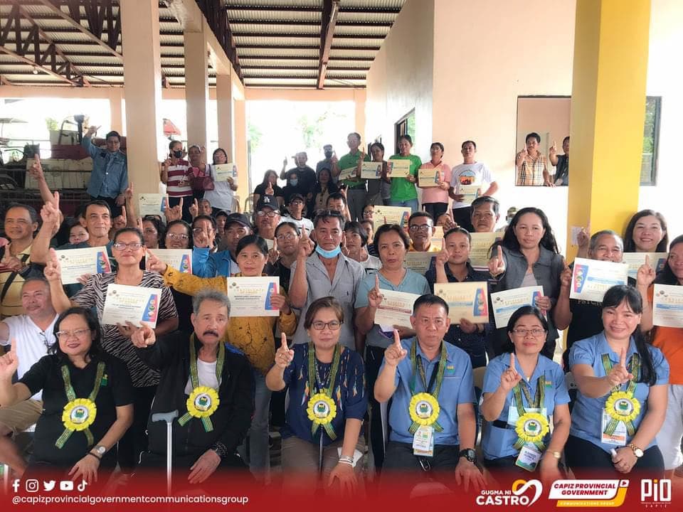 Filipino farmers receive $100k worth of agricultural equipment