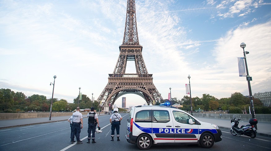 French farmers ‘besiege’ Paris over pay dispute