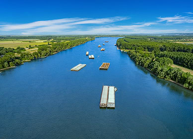 Barge carrying 1,000 tonnes of fertilizer sinks in Danube