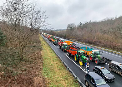 Polish farmers launch month-long general strike, block roads nationwide