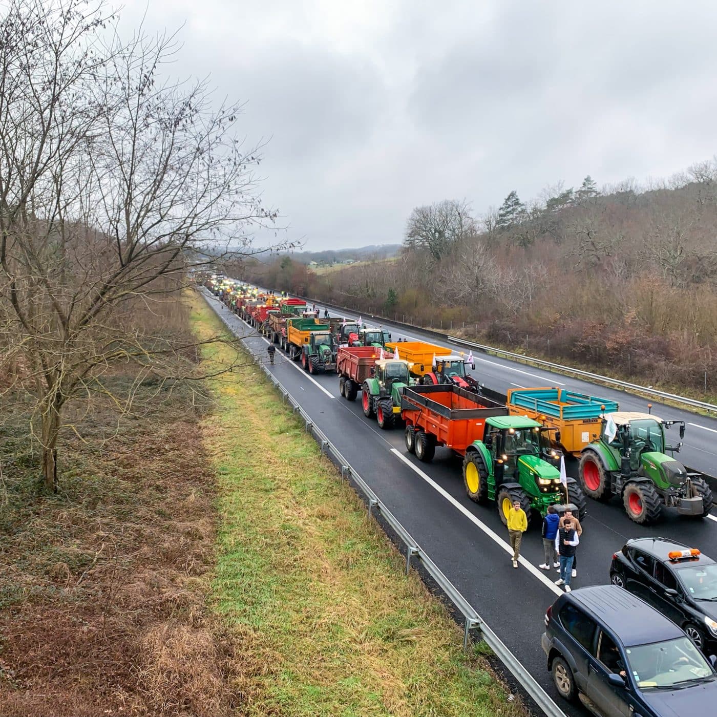 Polish farmers launch month-long general strike, block roads nationwide