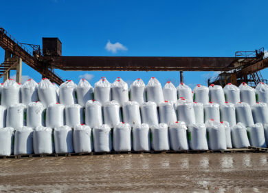 Global urea prices retreat as Brazil cuts purchases and 1.24 million tonnes remain stranded in Persian Gulf