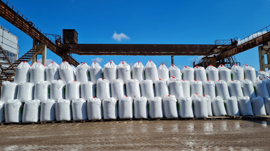 Global urea prices retreat as Brazil cuts purchases and 1.24 million tonnes remain stranded in Persian Gulf