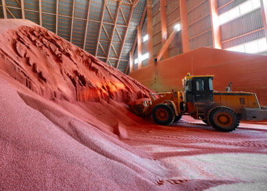 65 farm groups press U.S. Commerce Secretary to scrap Moroccan phosphate duties
