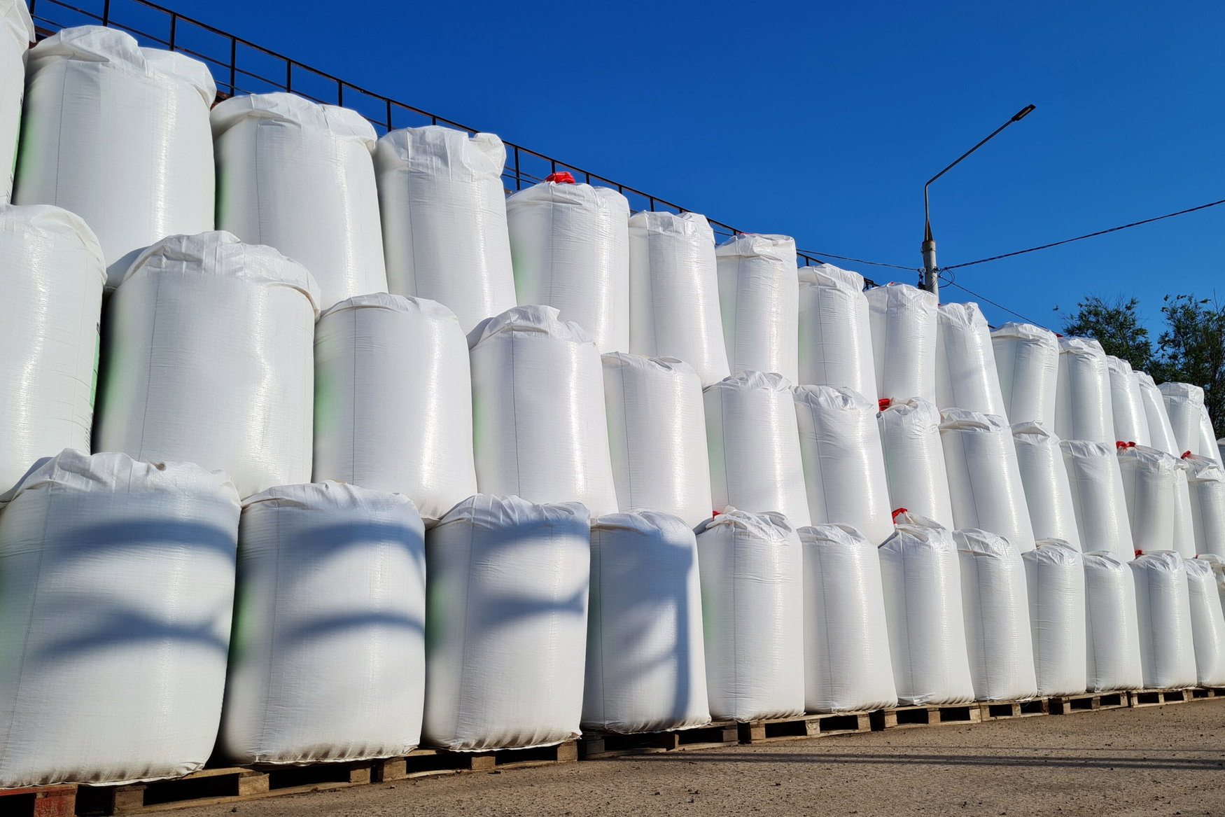StoneX anticipates further declines in urea prices before fall demand drives a recovery