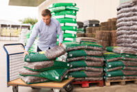 U.S. retail fertilizer prices fall for fourth straight week as UAN28 drops 7%