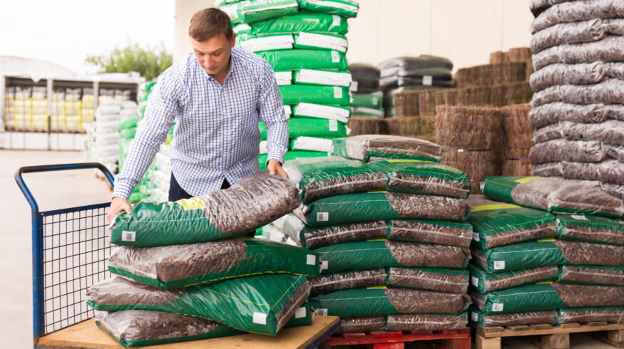 U.S. retail fertilizer prices fall for fourth straight week as UAN28 drops 7%